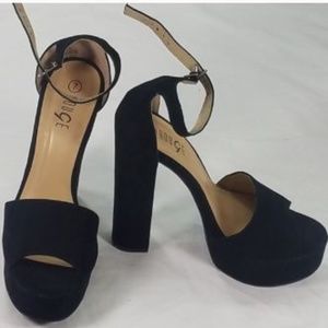 Rouge Beautiful Black Sandal with Chunky Heel